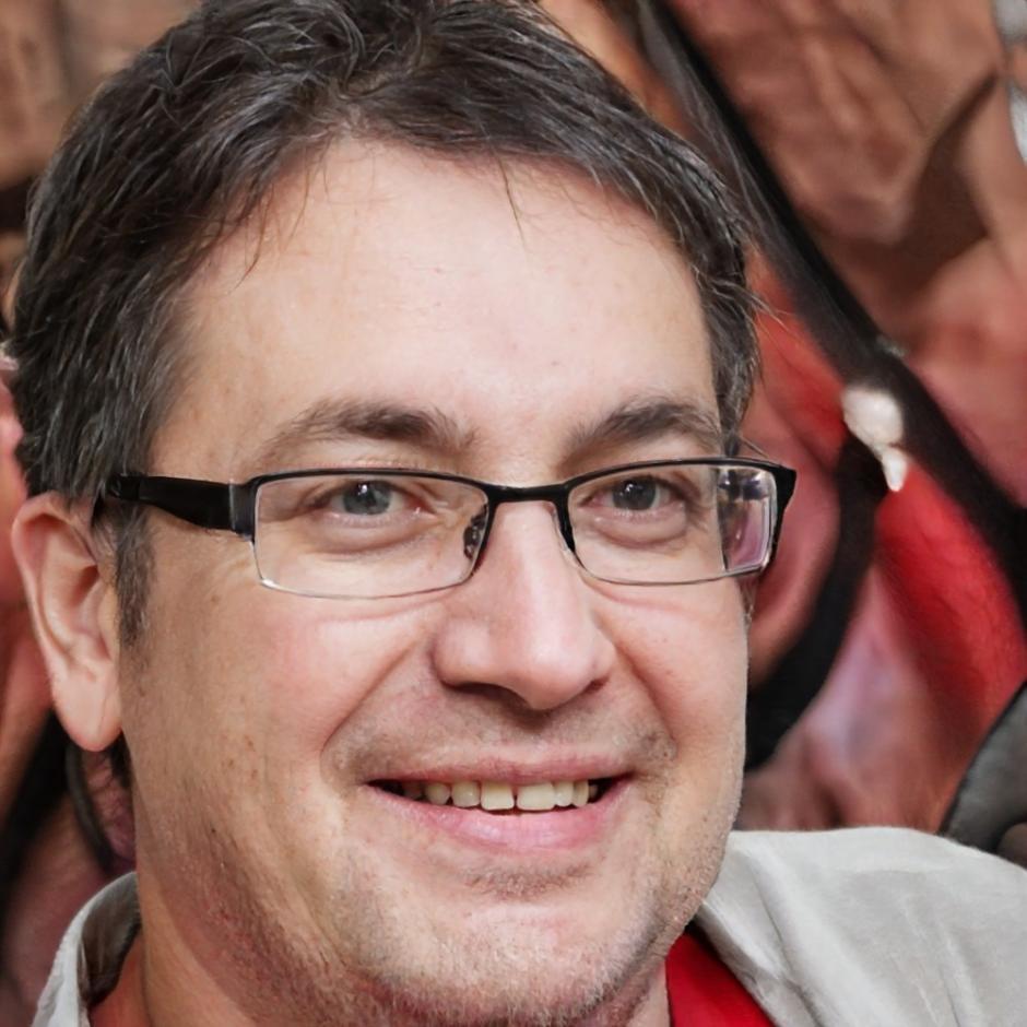 Portrait de Damien Rousseau, consultant en marketing digital